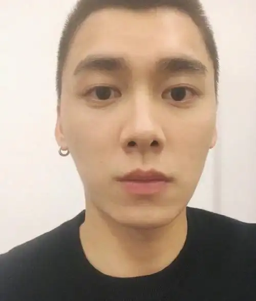 李易峰超话#李易峰晒自拍照#李易峰自拍合集来啦!存素颜呦!