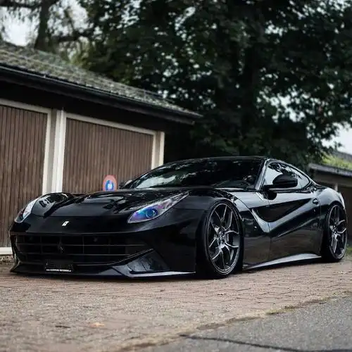 一匹的黑色骏马,法拉利f12 berlinetta!#汽车##车生活