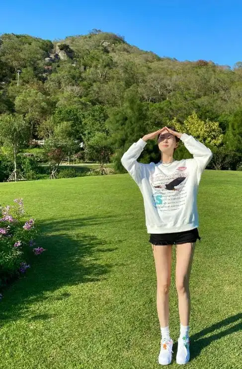 赵尧珂才是真"腰精",当她穿上炫腹装,这腰怕是被上帝吻过