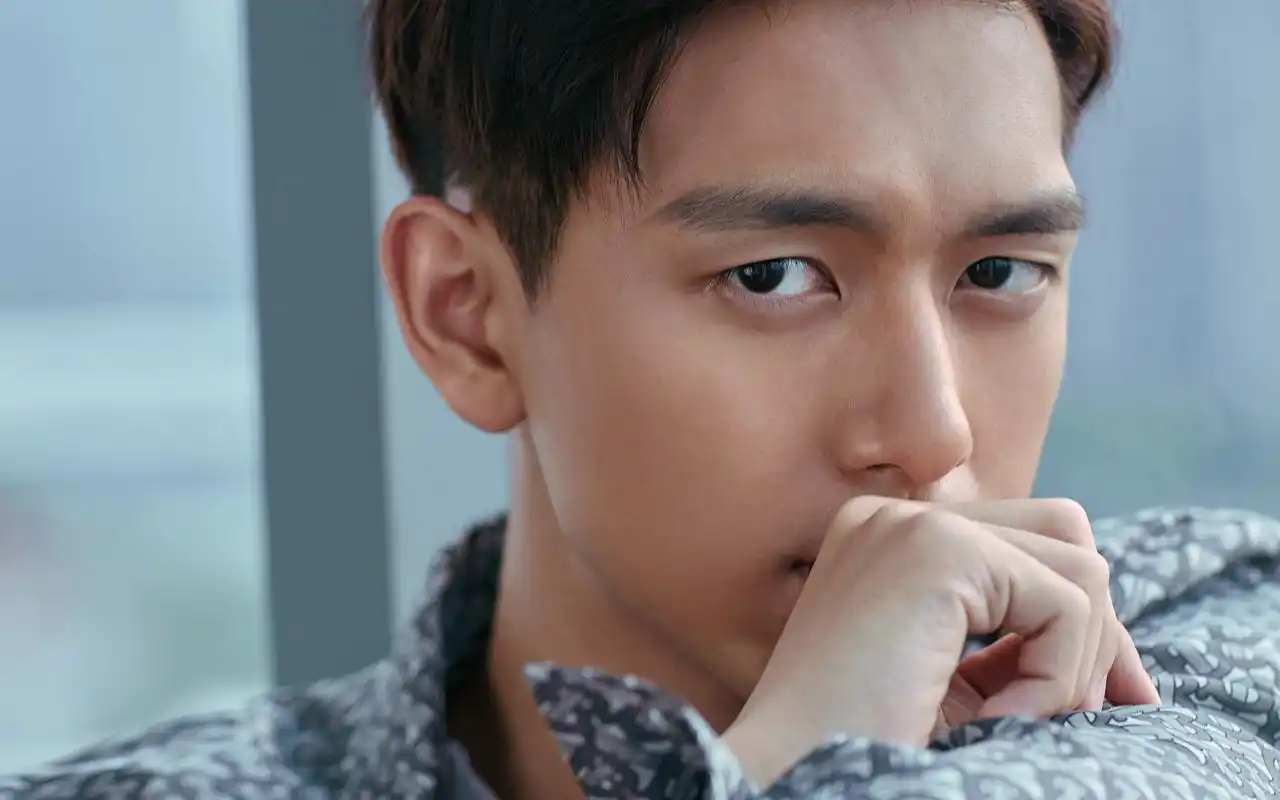 首页 桌面壁纸 大陆明星 李现阳光帅气写真图片电脑壁纸1920_1200手机