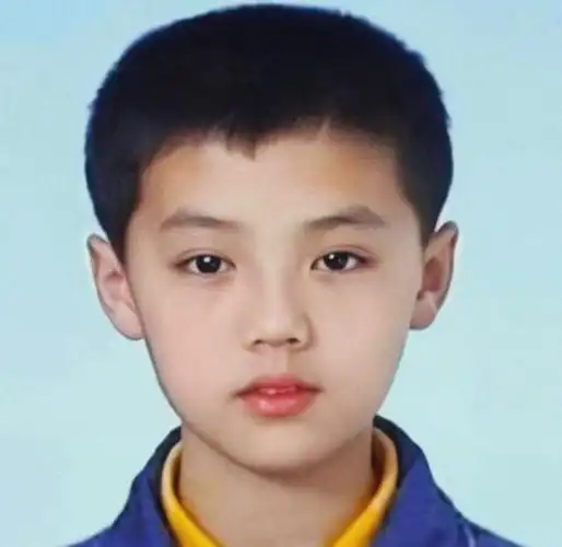 那么大家觉得上面哪一位明星小时候的照片最好看呢?原创文章,转载必究