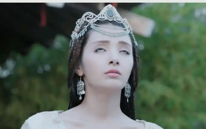 孤芳不自赏第11集阳凤麦迪娜昏迷片段