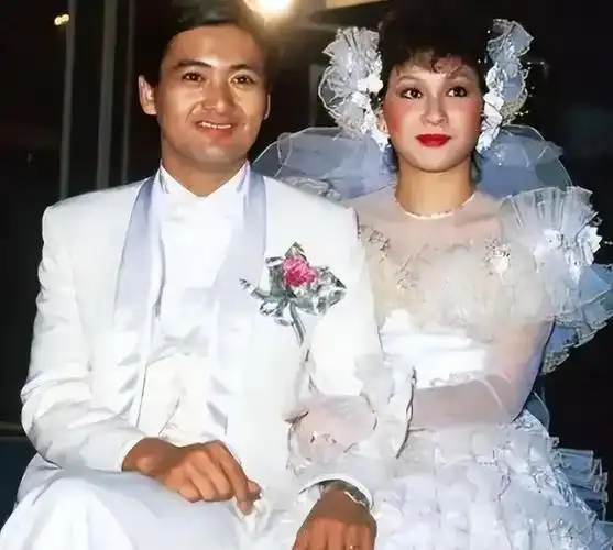 周润发为爱自杀未遂与妻相伴37年却说刻骨铭心的爱会死人