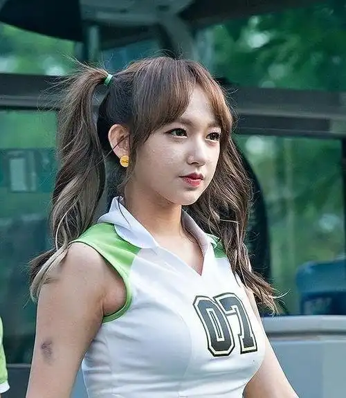 程潇的身材很神奇,喜欢的人趋之若鹜,不喜欢的视作无物