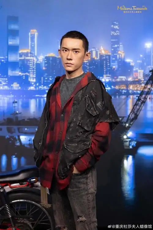 还有"新春鱼灯"免费领哦最最重要的是,#易烊千玺#"小北"蜡像也在这里