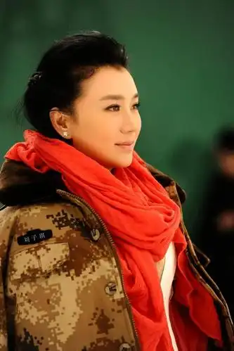 刘子琪■中国人民武装警察部队青年女中音歌唱家,词作家■亚洲青年