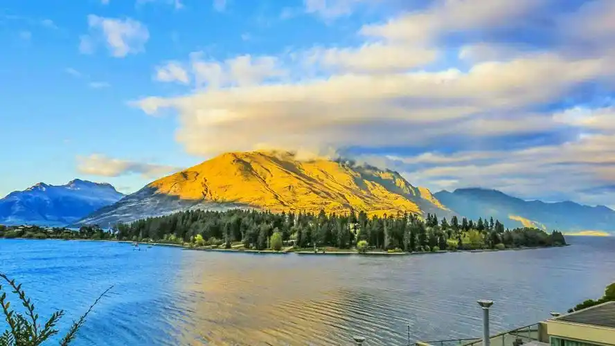 《天空多变的云朵》