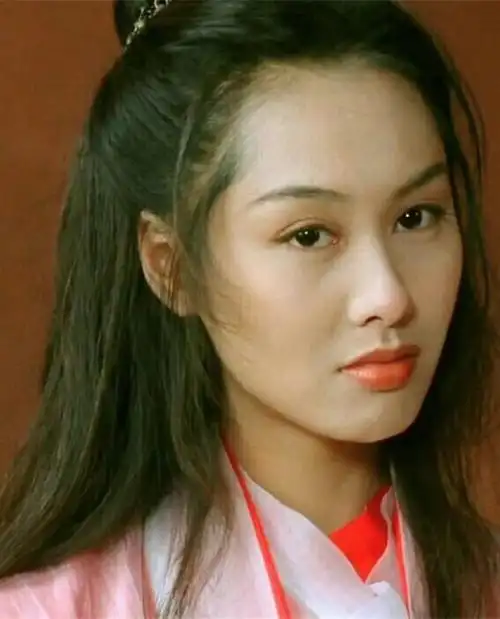 "紫霞仙子"朱茵晒最新照片,网友:不老女神美出了新高度