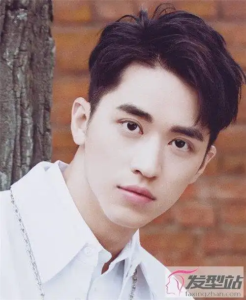 清爽偏分男生短发 利落干练阳光大气_发型站_最新流行发型设计发型