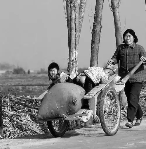老照片:九十年代的中国农村,满满的记忆中