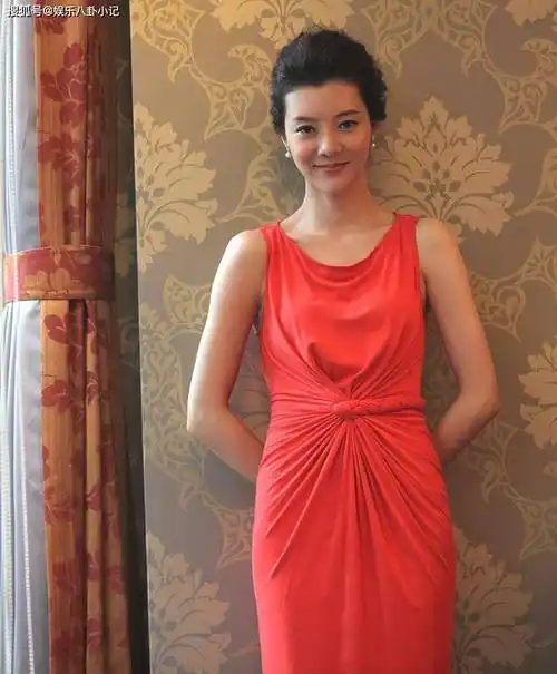 原创母亲是国家一级演员父亲是作家28岁结婚30岁离婚无儿无女