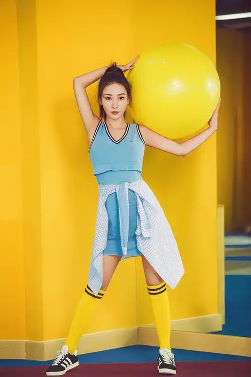 柳岩玩球击剑拳击写真前凸后翘 性感妩媚长腿迷人_明星写真_图集_电影