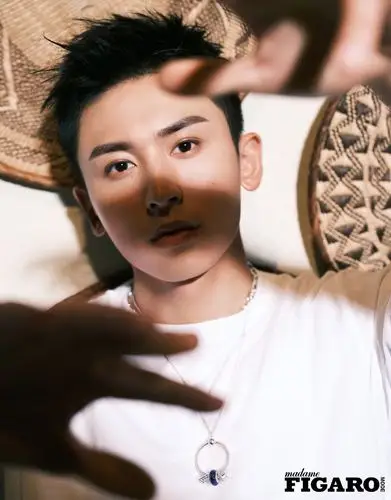 杂志‖madamefigaromode 张哲瀚 进来看能看出多少张脸