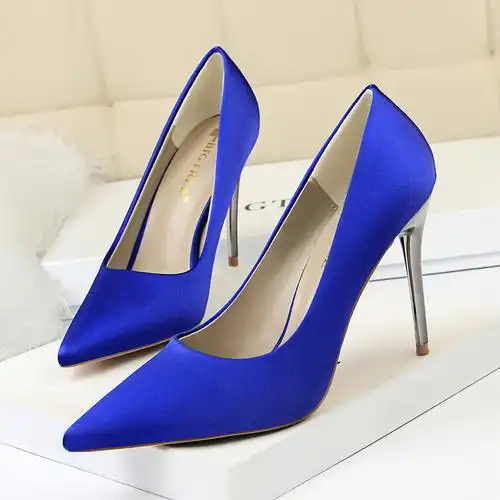 共447 件宝蓝色尖头女细跟高跟鞋子相关商品