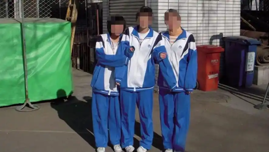 又丑又贵有毒物质还可能超标你了解中国校服的这些问题吗