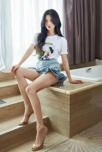 杨超越,身高168cm,1998年7月31日出生于江苏省盐城市大丰区,女演员