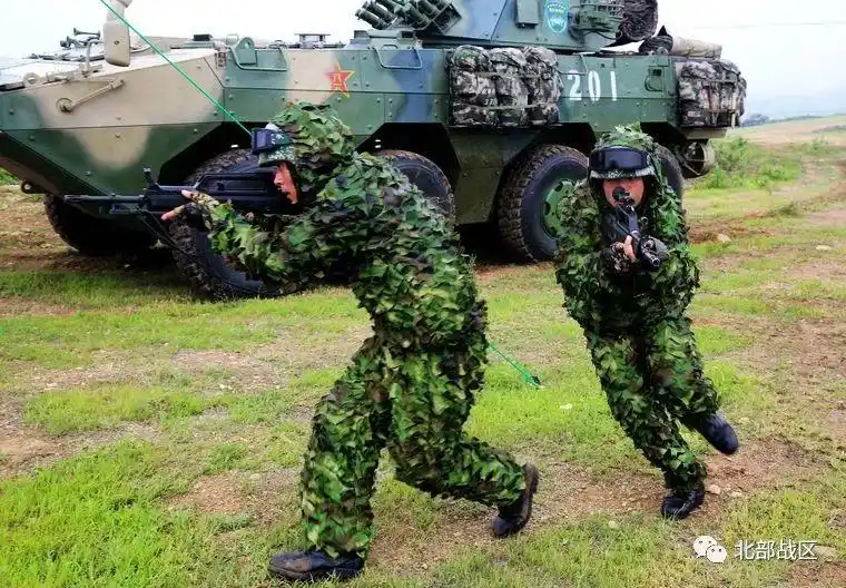 走进超燃练兵场!"暴风雨部队"官兵这样向"八一"献礼