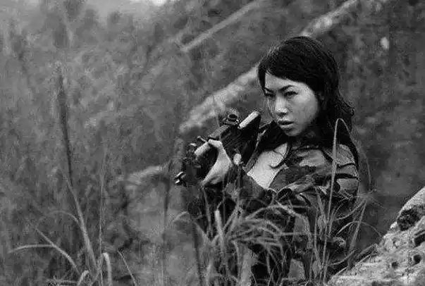 对越自卫反击战,越南女兵使出各种阴毒"美人计",堪称花样百出