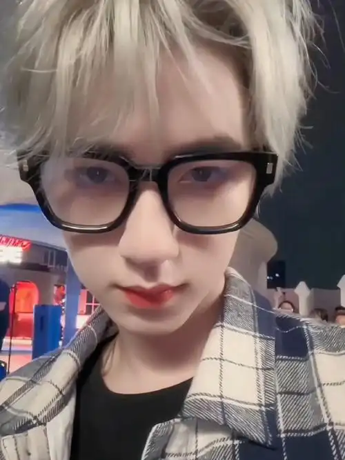 贺峻霖火龙果发色