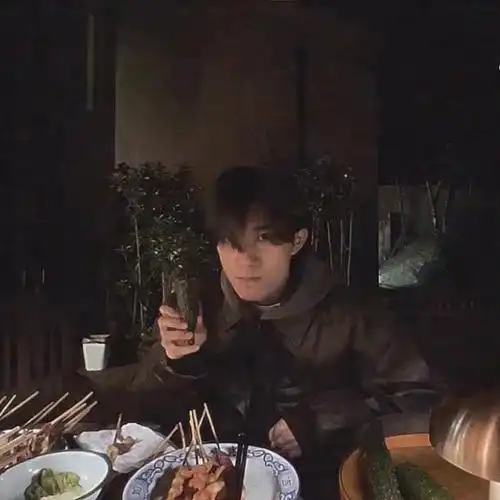 陪男朋友来吃饭易烊千玺