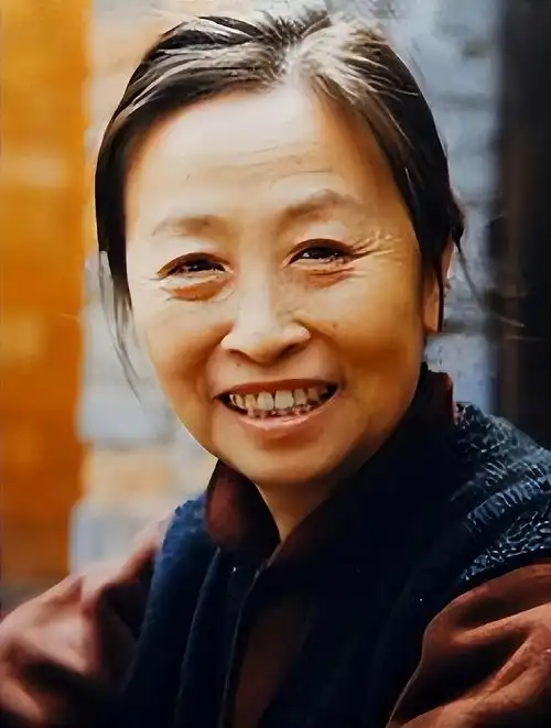 张少华:朴素一生,演技巅峰,坚守爱情,令人动容 张少华,这位老太太专业