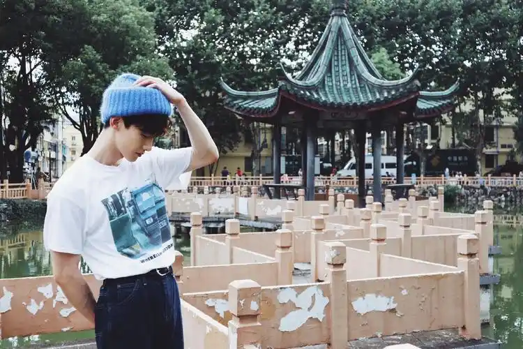 低调的白敬亭火了,越来越喜欢他身上的那股"少年感"