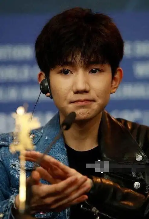 王源柏林电影节外网无修照曝光前后对比差距大粉丝锐化尬黑