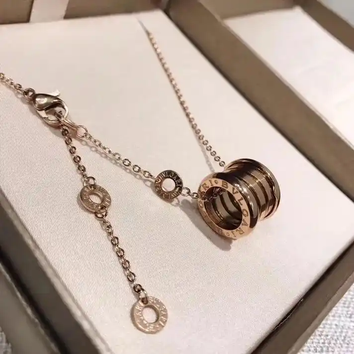 宝格丽玫瑰金弹簧项链有点仙.