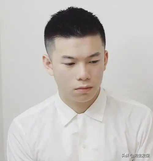 今夏10款"最帅气"的男生发型,5种风格,让你清爽又时尚  第7张