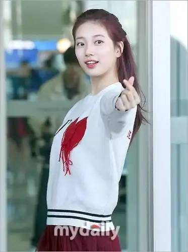 秀智扎马尾辫飞赴巴黎时装周 气质清纯重回国民初恋_新浪图片