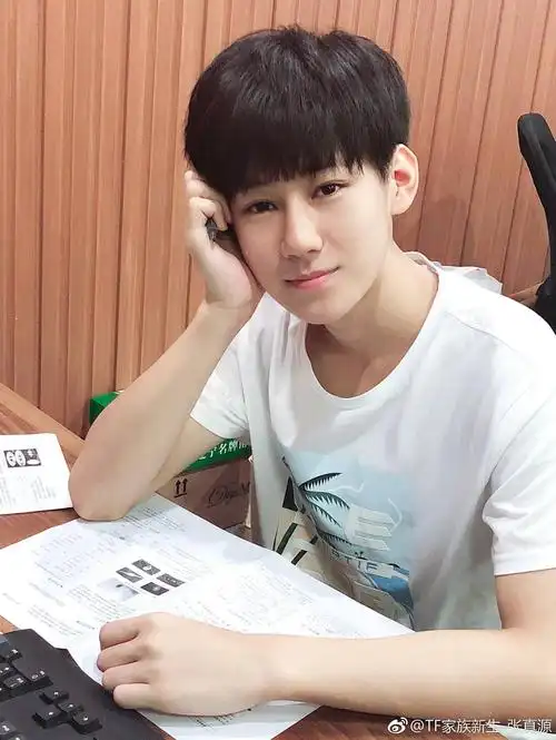 我们中国小孩张真源就是要好好学习天天向上每天写作业71