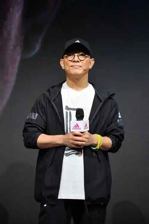 李连杰出席活动神采奕奕 粉碎状态不佳谣言