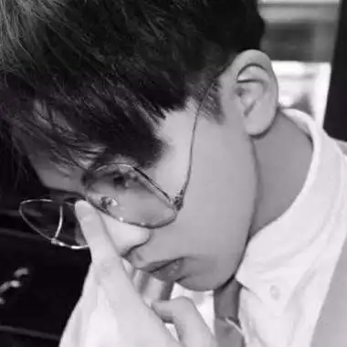 戴眼镜阳光高冷型气质男头合集_男生头像_美头网