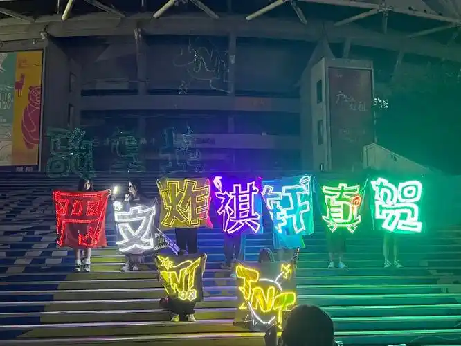 贺峻霖 全能美颜主舞