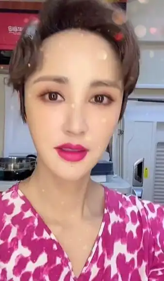 张歆艺大方晒素颜路人镜头看出真实状态一个画面暴露婚姻关系