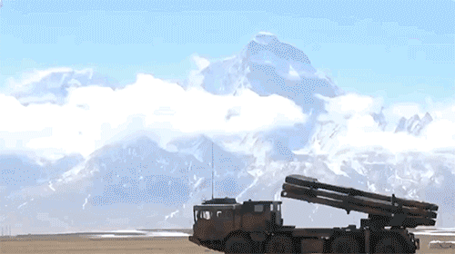 海拔4600米一发命中西藏军区远程火箭炮发威