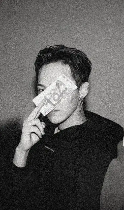 权志龙黑白照拿走