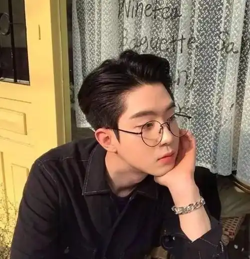 夏天男生剪发型把额头露出来才是你应该有的帅气