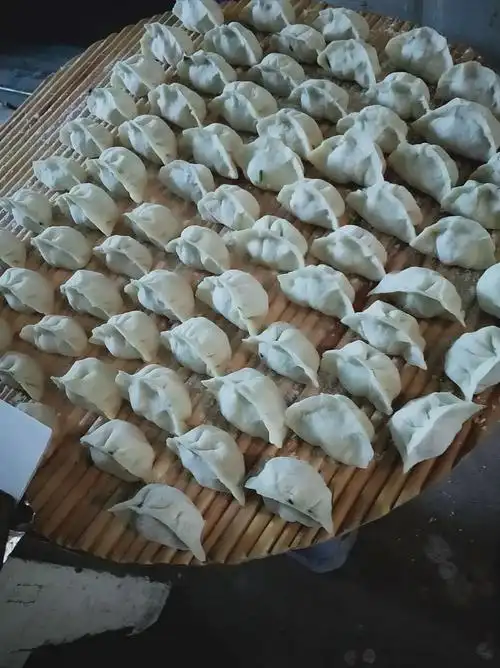 我和妈妈一起包饺子