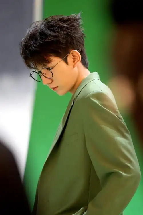 叮叮叮,帅气源哥九宫格掉落~与@tfboys-王源一起pick#prsr帕莎眼镜