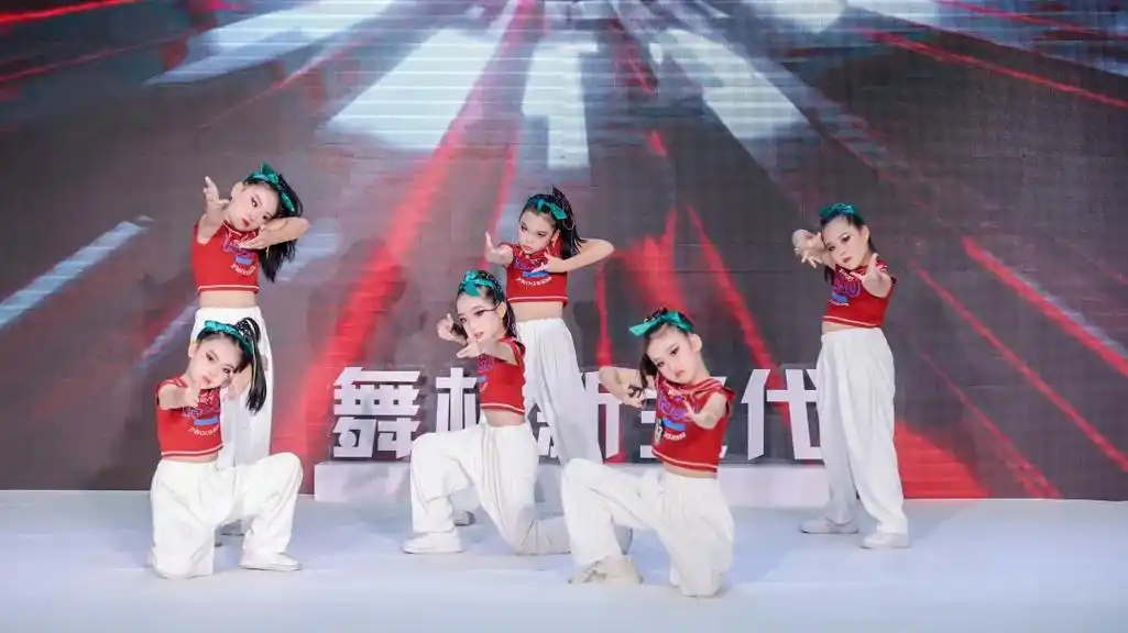 宝深传媒|孩子学习少儿爵士舞有什么好处?