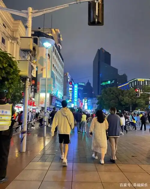 傍晚散步拍腿的好处与坏处 傍晚散步拍腿的好处与坏处有哪些