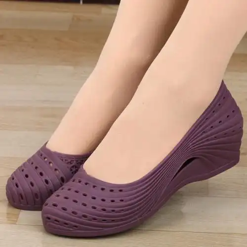 迈凯恩塑料凉鞋女沙滩鞋软底夏季坡跟防滑洞洞鞋女广场舞鞋软塑料女