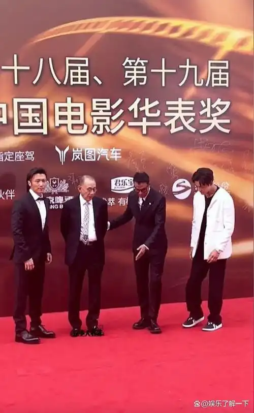 华表奖典礼:刘德华任达华陈伟霆亮相,明星真实身高曝光引热议