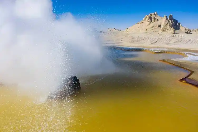大西北最美的黄色湖泊----俄博梁硫磺湖