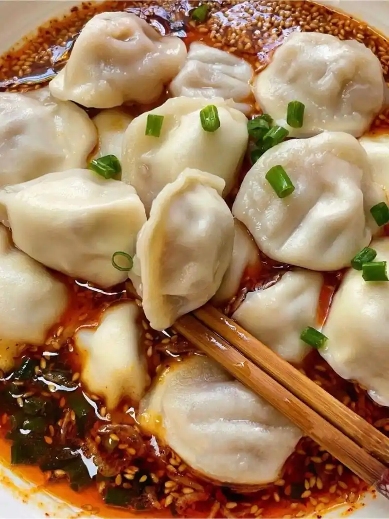 一口一个,伴着酸汤真的太过瘾了!好吃到连汤都不剩啊!  #奔