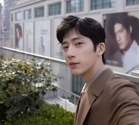 头像井柏然头像