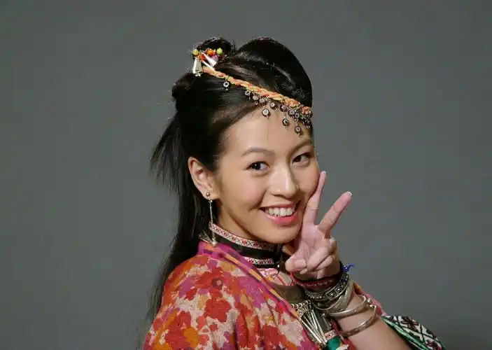 p>刘品言(esther lau),1988年8月8日出生于台湾省台北市,中国台湾