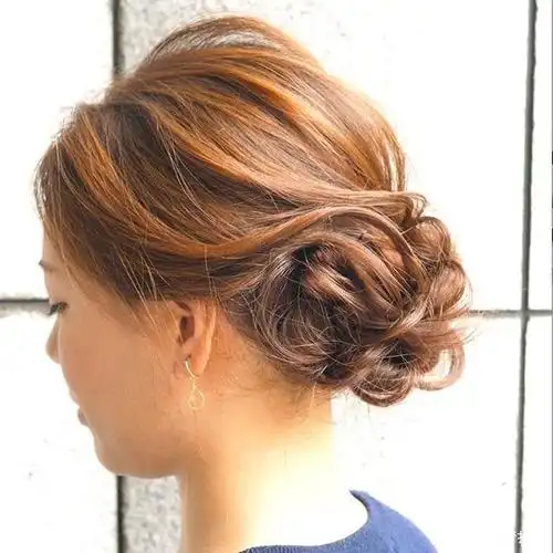 当下特别流行的几款扎发发型,简单精致又减龄