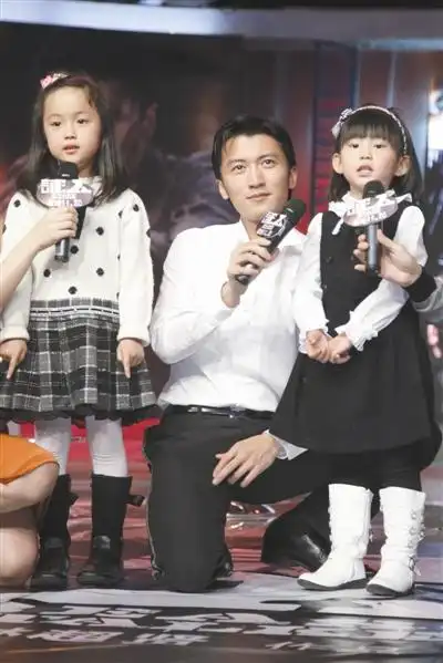 谢霆锋是狠爸爸证人首映上大谈育儿经图
